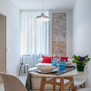 Appartamento Vickylu - Center - By Host4u, Pavia
