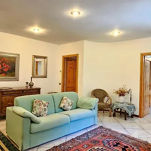 Appartamento Con Ingresso Autonomo, Giardino Privato E Portico, Introbio